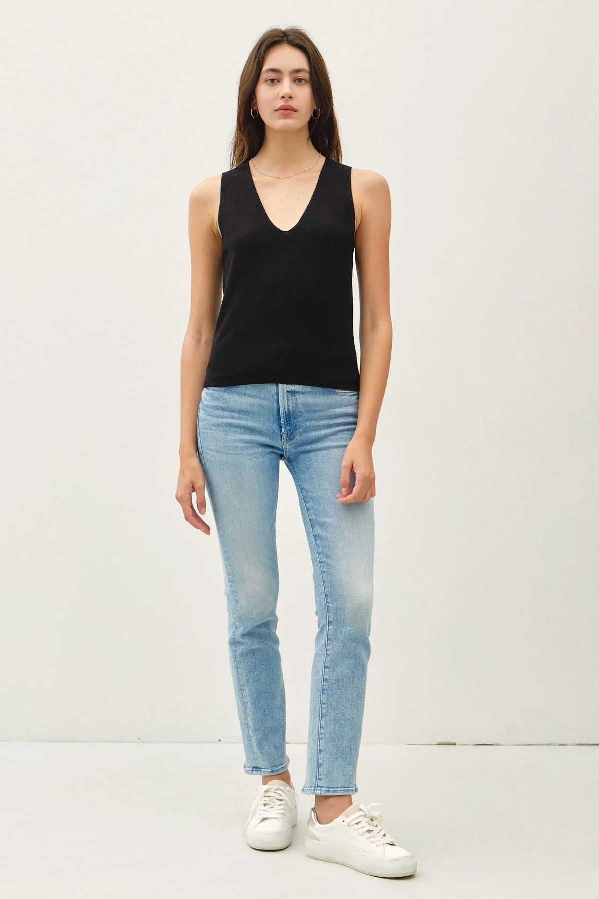 MINIMAL V NECK SWEATER TANK